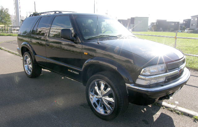 CHEVROLET S10 BLAZER LS